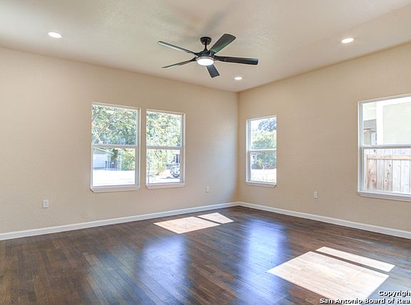 5th image of 527 W HUISACHE AVE