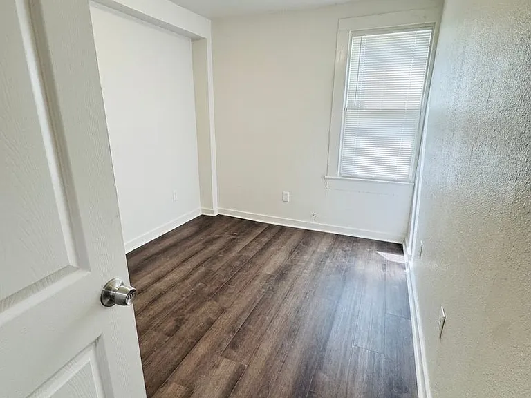 2127 N 71st Ave — Photo 14