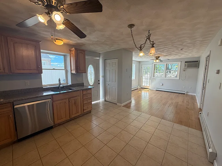 525 Proctor Ave #B — Photo 7