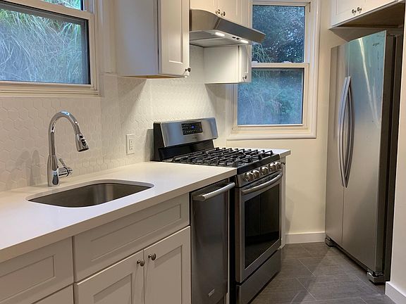 Gas stove in remodeled kitchen