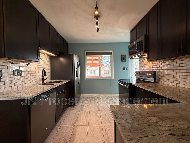 2416 4th Ave S — Photo 9