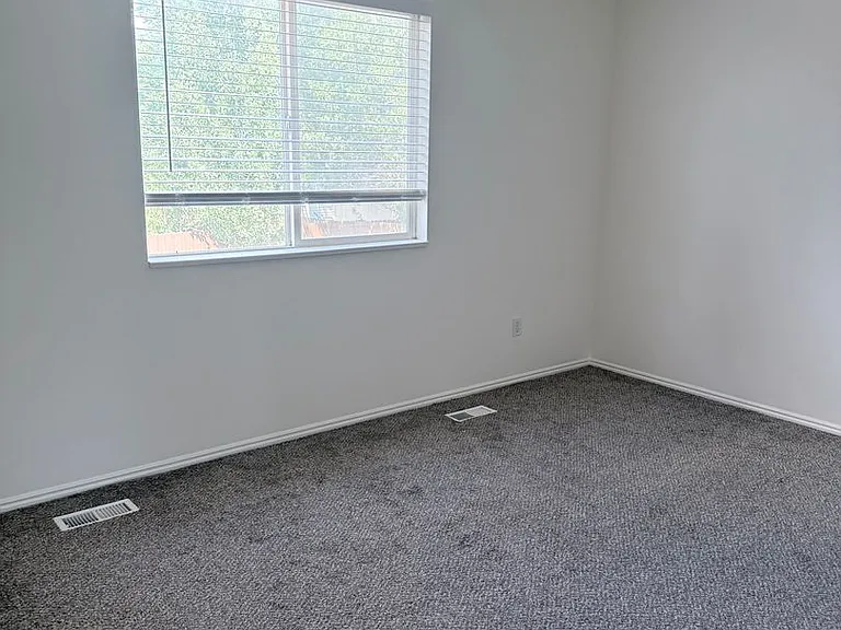 975 E 170 N — Photo 15