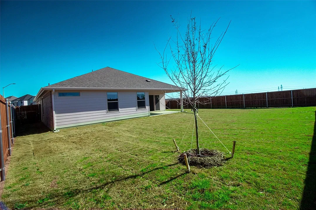 3 bed, 1831 sqft, $2,499 — Photo 2