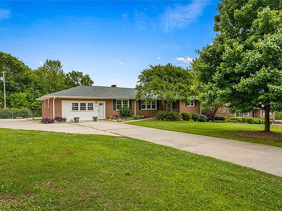 2nd image of 704 Woodfield Dr