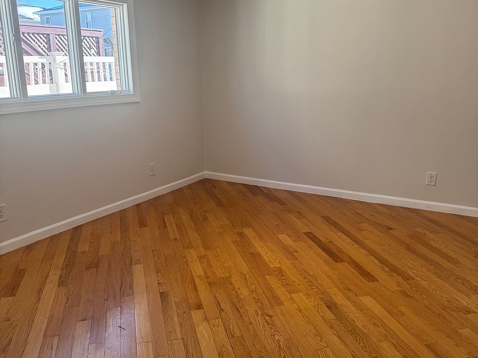 2nd image of 490 Buel Ave Floor 1
