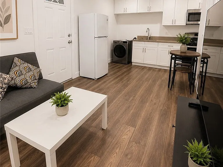 24019 Sylvan St — Photo 2