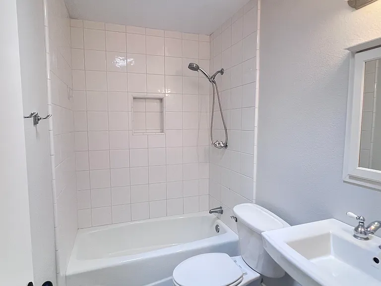 17712 Manchester Ave — Photo 7