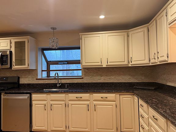 4th image of 17 Bayberry Dr