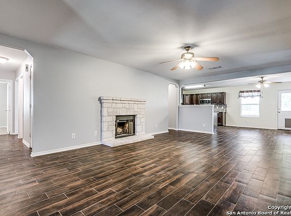 4th image of 109 Willow Brk