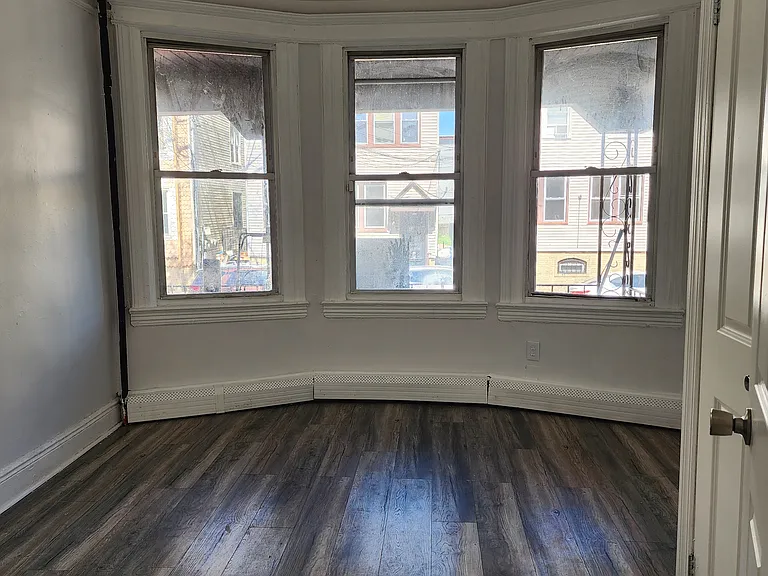 91 Woodlawn Ave #1 — Photo 11