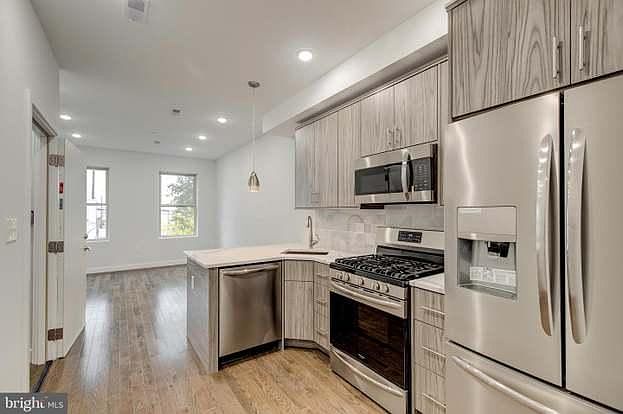 2nd image of 2137 N Franklin St #A