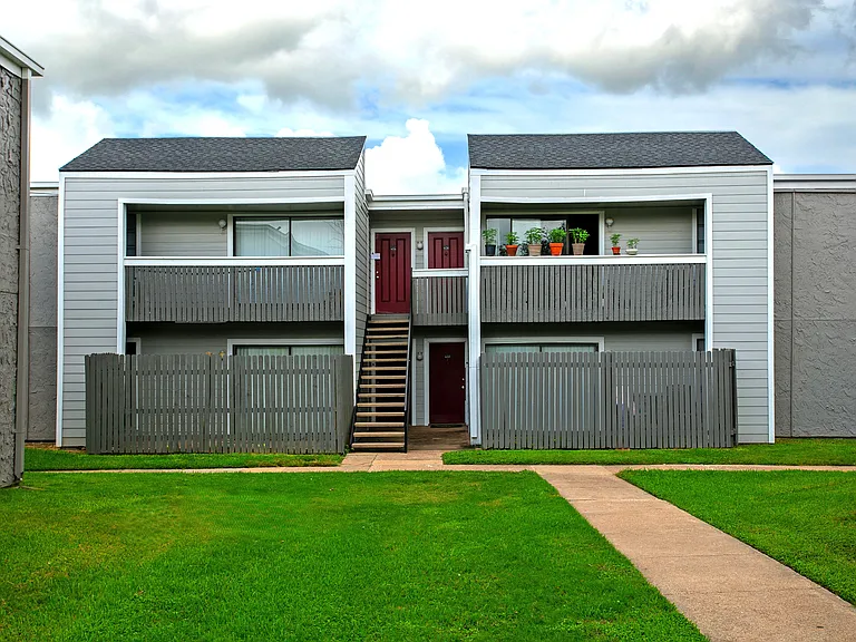 Tower Park Apartments — Photo 33