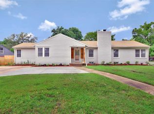 105 S Edgemoor Dr, Wichita, KS 67218