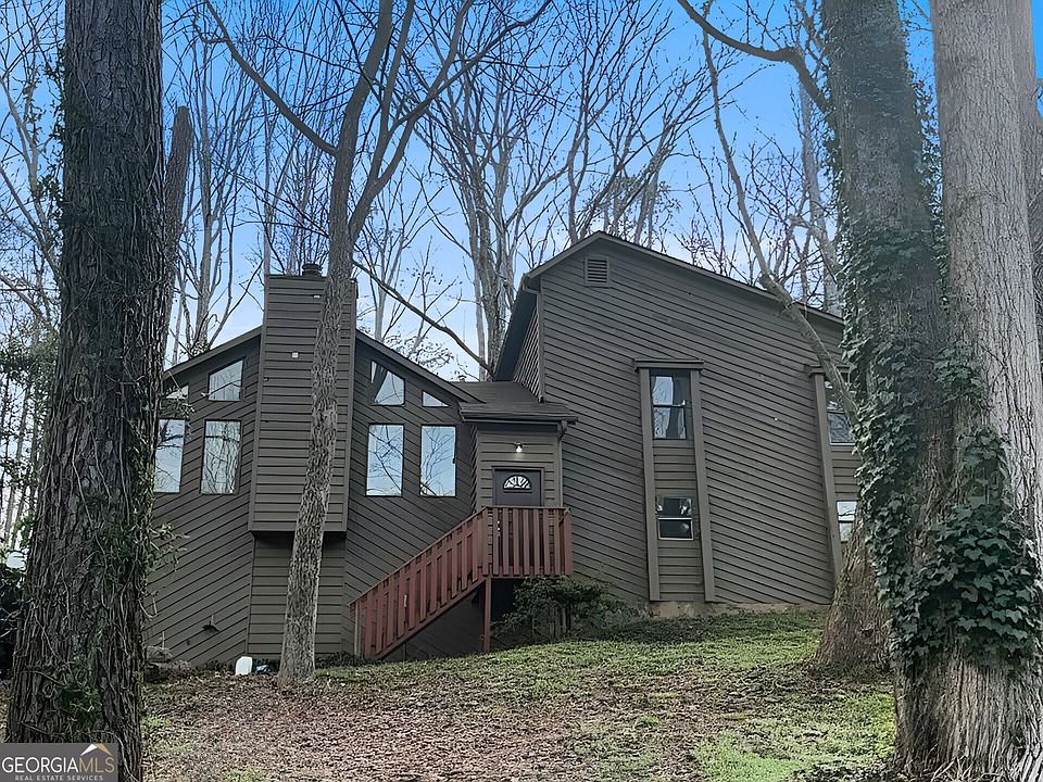 1st image of 136 Creekview Dr