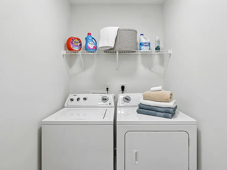 Full-Sized Washer and Drawers