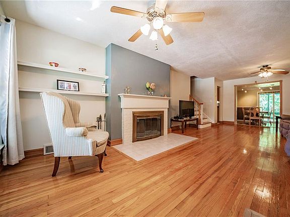 4th image of 48 Jacqueline Dr