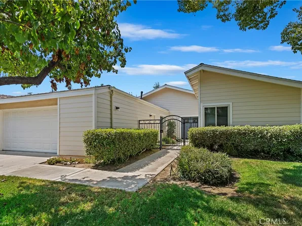554 Via Zapata, Riverside, CA 92507