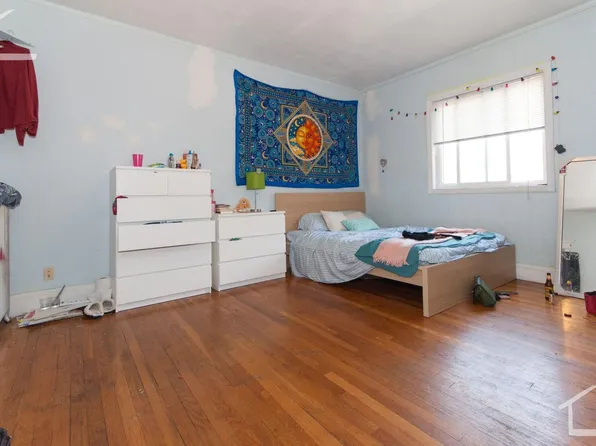 42 Orchard Rd #2E, Brookline, MA 02445