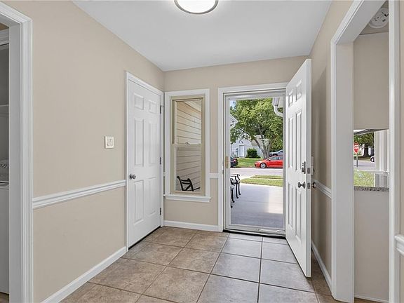 3rd image of 2000 Trumbull Ct