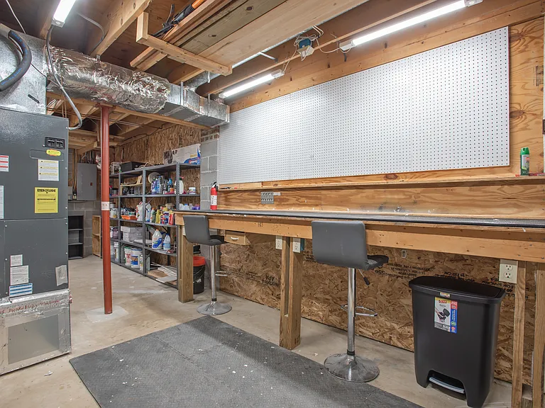 1619 Summit Dr — Photo 33