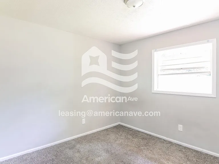 1362752_012_bedroom_12.jpg