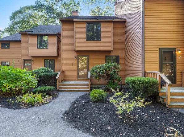 38 Dunvegan Woods Drive, Hampton, NH 03842