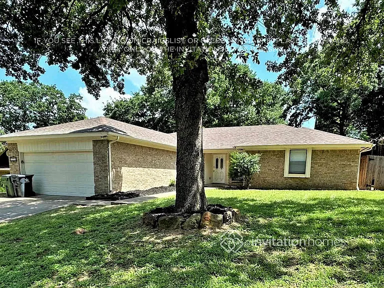 4510 Lone Oak Dr — Photo 2