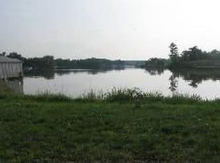 606 Waterview Dr, Hague, VA 22469