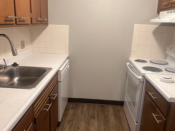 2nd image of 1107 E Linden Dr #304