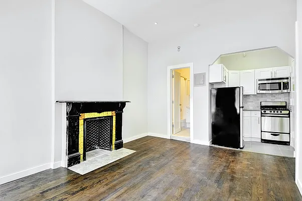 Rented by Weissman Equities | media 20