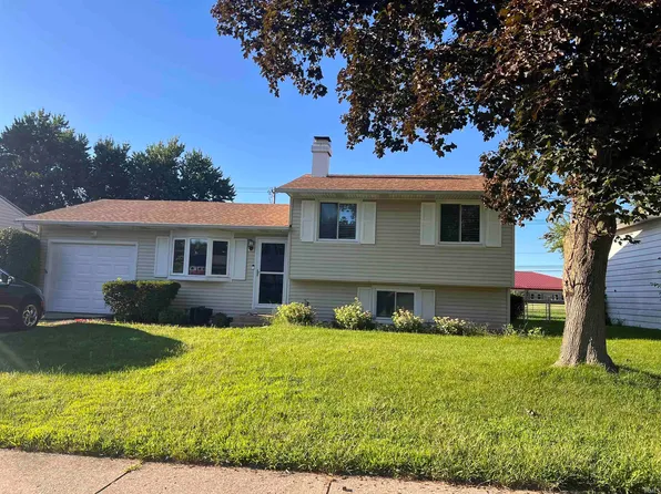 2934 Colonial Dr, Mishawaka, IN 46544