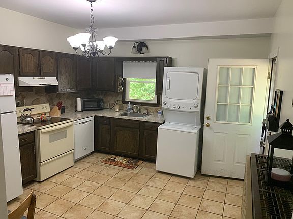 Kitchen with in unit washer/dryer (Stove/Refridgerator/Dishwasher)