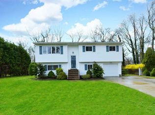 38 Cortland St, West Babylon, NY 11704
