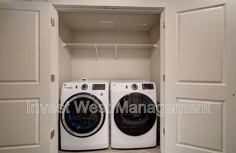2 bed, 1.0 bath, 886 sqft, $1,645 — Photo 4