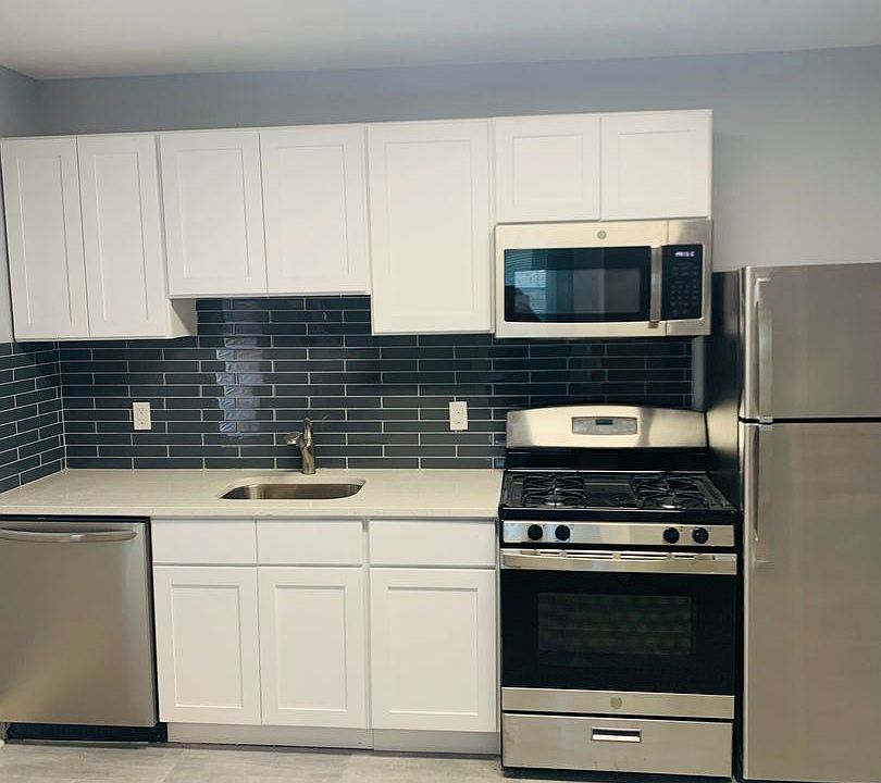 1st image of 24 Vine St Floor 1