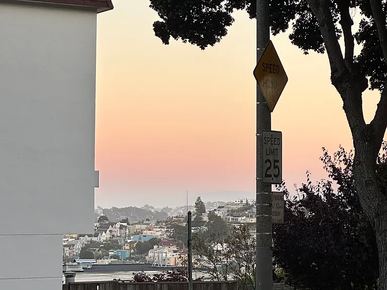 Roosevelt Way — Photo 1