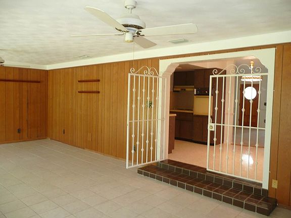 Family Room Pic1
