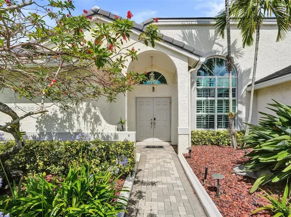 2863 E Abiaca Cir, Davie, FL 33328