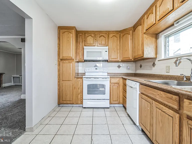 239 Lemonte St — Photo 14