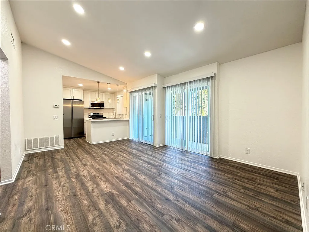 2 bed, 900 sqft, $2,595 — Photo 4