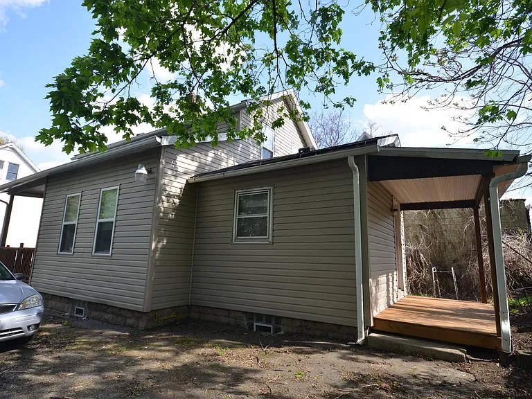 130 Roswell St — Photo 2