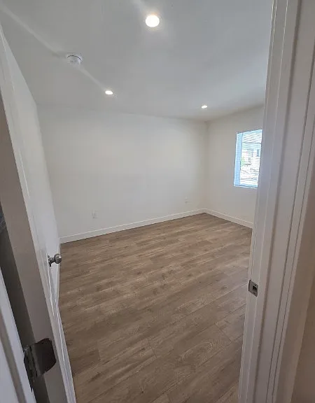 1011 E Chevy Chase Dr #A — Photo 12