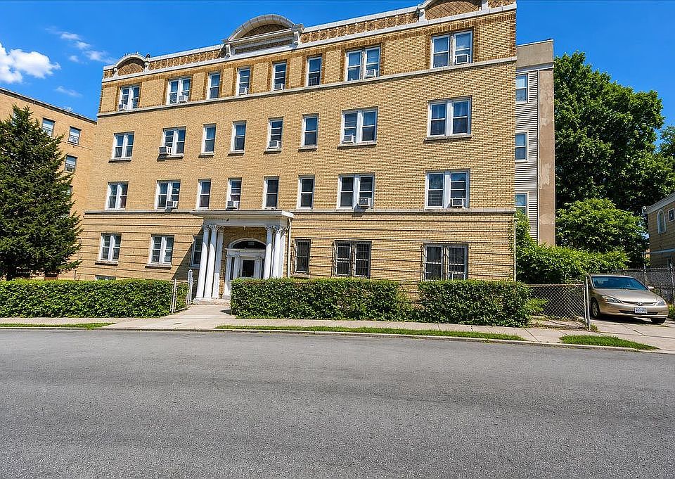 2nd image of 75 Saint Andrews Pl