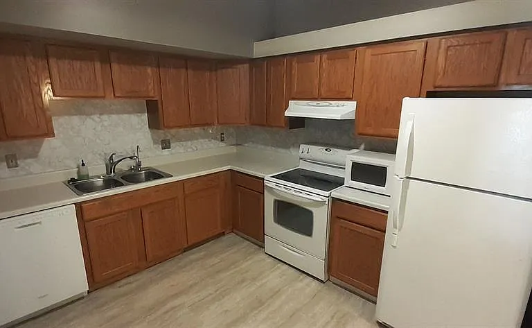 61210 Greenwood Dr #56 — Photo 5