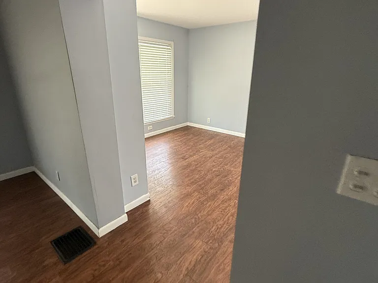 118 S Crysler Ave — Photo 1
