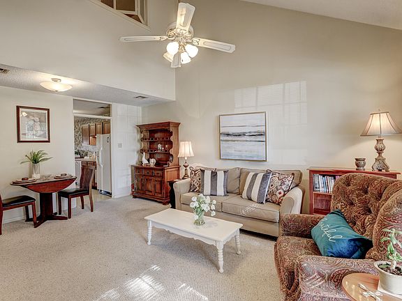 5th image of 256 Woodland Cir