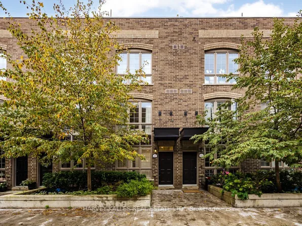 1 Elsie Ln #61, Toronto, ON M6P 0B8