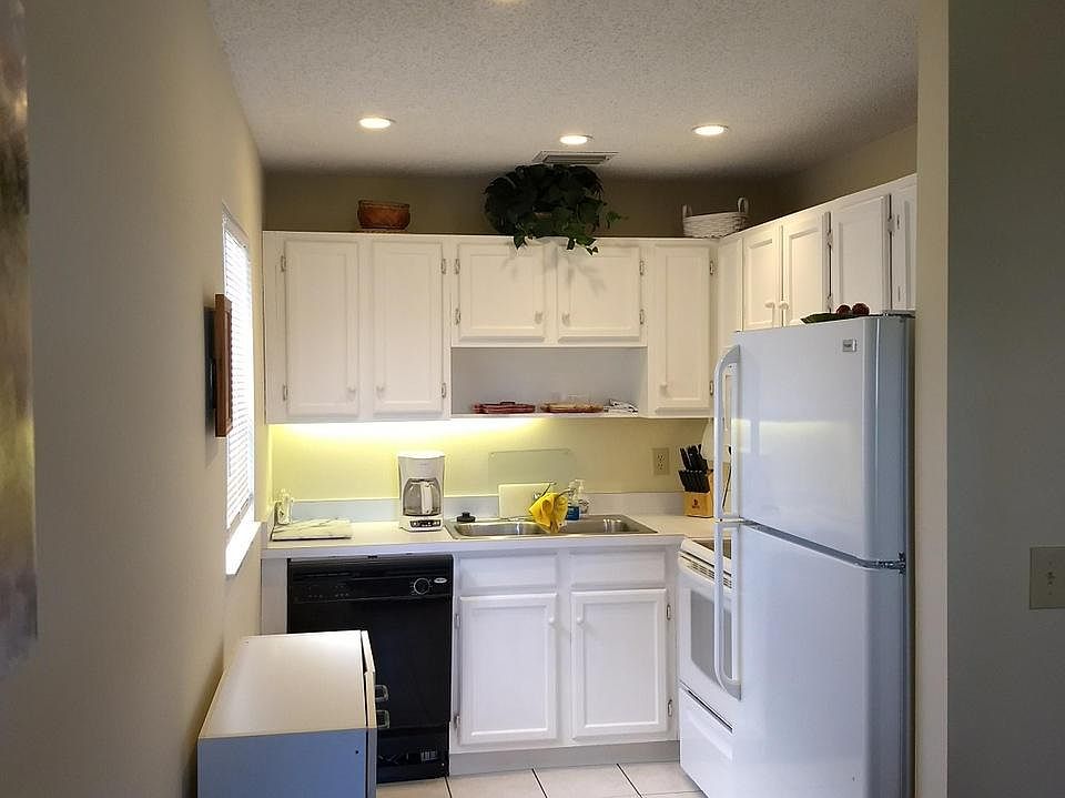 1st image of 77 Royal Oak Dr