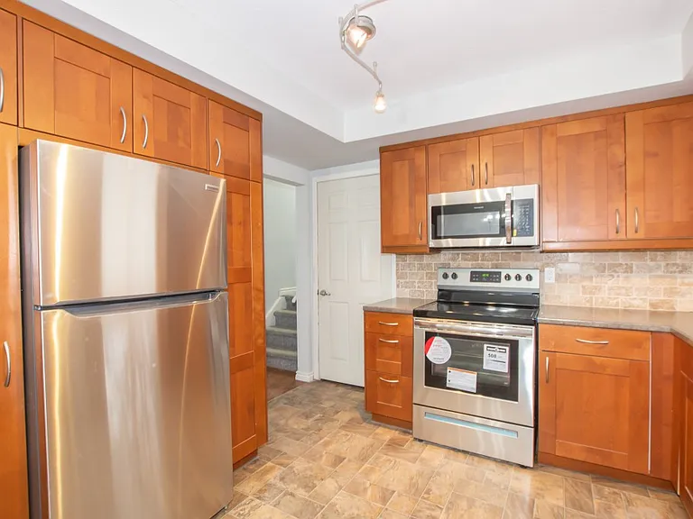 54 Trelawn Pkwy — Photo 8