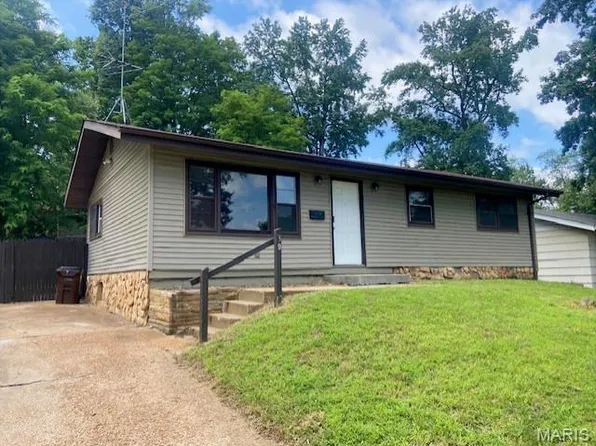 39 Bayview Dr, Saint Louis, MO 63135